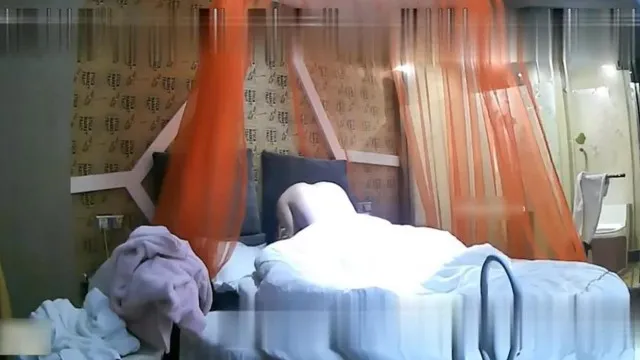 被早泄男操美女看来有点不满足