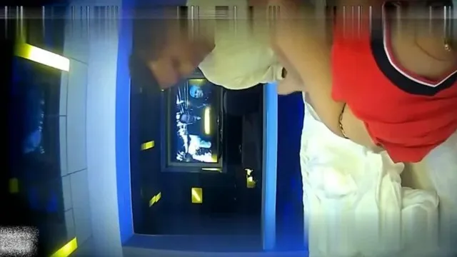 小哥撩妹有一套二话不说把内裤扒掉就捅
