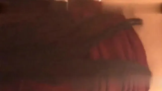 大鸡巴哥和学院派女神玩刺激的在餐厅的厕所里啪啪自拍108P高清