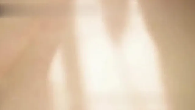 A cômoda fantasma da garota peituda com roupas verdes é pega e fodida