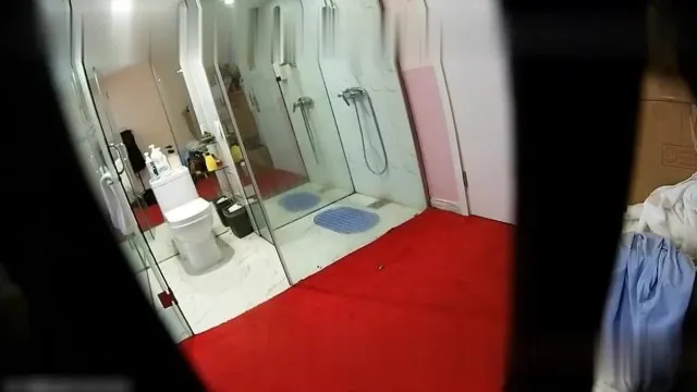 模特伊伊沐浴更衣被偷拍