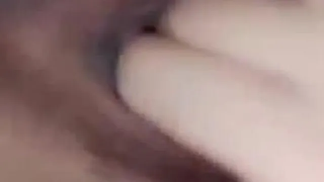 呆萌萝莉的新年第四炮，有露脸逼逼特写扩阴器看里面被爆菊花道具玩弄