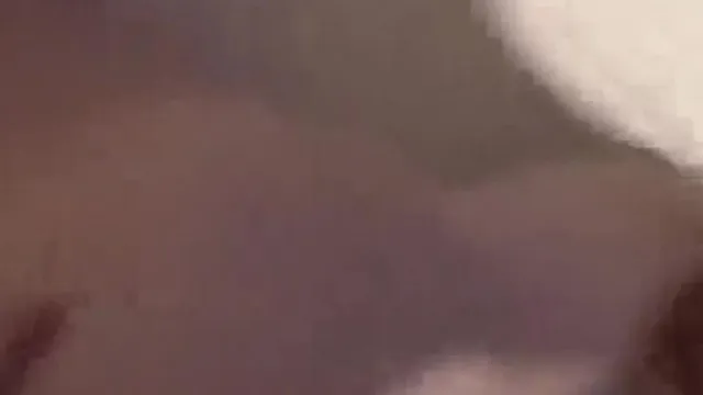 又拿下个白皙性感同事