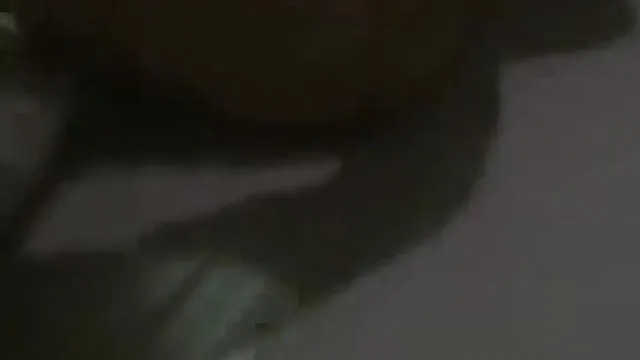 Soltero se corre sobre su esposa sin condón