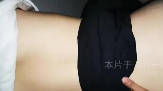 【RICK与00后美乳小可爱在学校厕所】