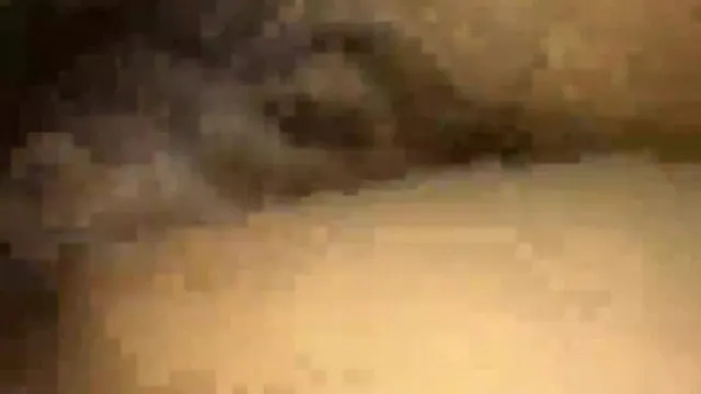 操河南信陽母狗摳逼噴水摳屁眼