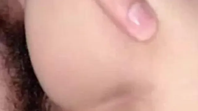 Entrer dans le gros cul par derrière et baiser le jus blanc, premier coup