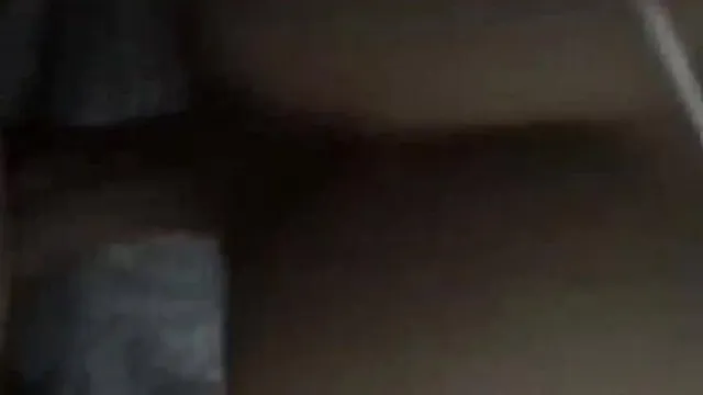 Mulher jovem de Xangai com nádegas de tanga