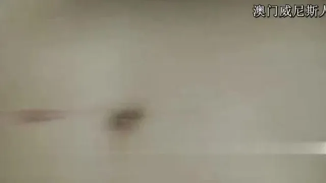 La meilleure salope avec un cul rebondi, son cul est gros et rond, ça fait du bien de baiser