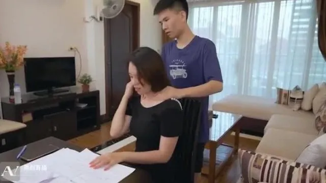 MD0021来帮忙补习的风韵表姐