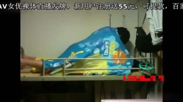 淫乱宿舍！被子盖着就直接操起来！年轻人就是年轻人，太冲动了！