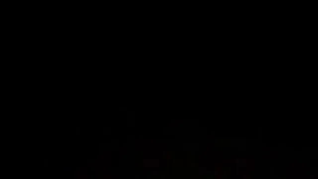 苗条淑女君子好射~被压在床上大力猛操~最后不给中出只好射在外面~