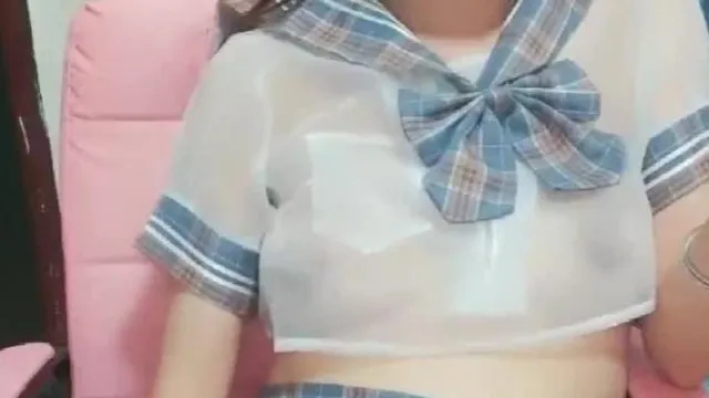 漂亮美女主播陈小蜜1027自慰大秀穿着制服激情自慰十分诱人