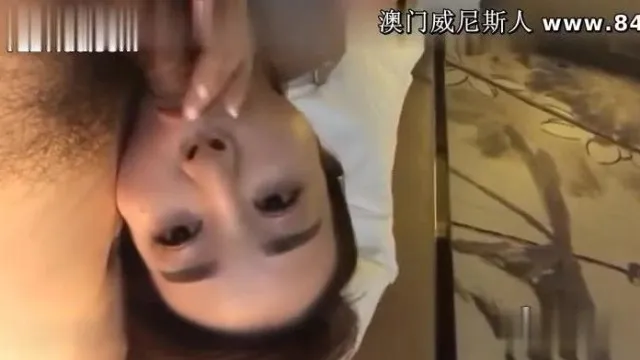 纹身大哥和E奶美少妇情人宾馆开房爱爱 主动骑乘后入爽得浪叫连连 有趣对白