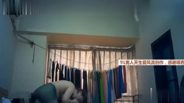 隐藏在民房里的炮场 外约妹妹每天都带不同的哥哥回来啪啪