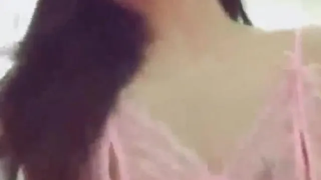 性感少妇演绎 无法自我满足而偷吃表弟的大棒