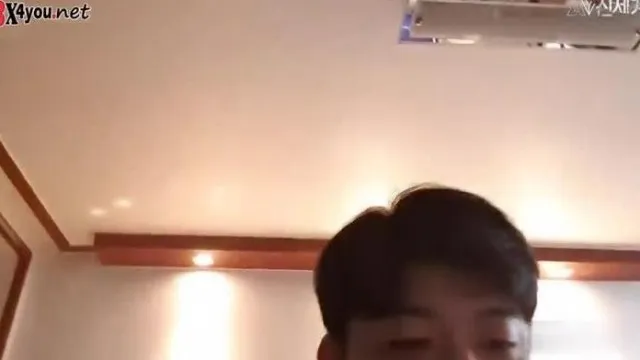 [韩国] 拥有美的事物就是要分享给广大乡民们~在直播上把女友绑起来玩弄~