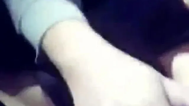 长得像关小彤的女主播半夜和不会说普通话开奥迪车的大叔车震！
