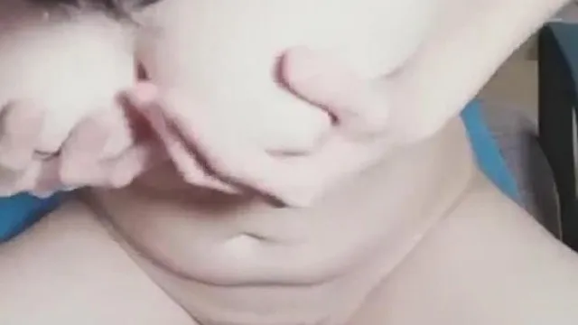 风骚有韵味的气质少妇坐在椅子上大秀跳蛋插穴这大白屁股真诱人
