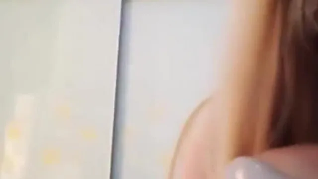 L'ancre de danse est une jolie fille qui n'est pas trop vieille et qui a un bon cheval à caractère unique.