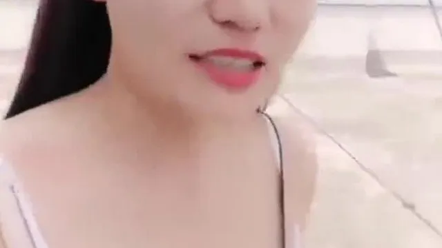 劉婷天台勾搭正在晾床單的打工仔