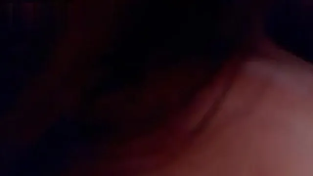 趁朋友出差约他性感漂亮的女友来家做客 期间不停挑逗终于就范 床上客厅不停爆操