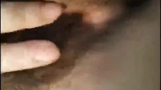 网红妹子为了吸引眼球把自己未洗的袜子吞到嘴里了舔舔自己的淫水是啥味道