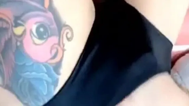 巨乳小只马美女一个手掌控不下