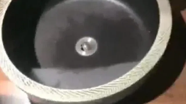A melhor jovem de seios grandes ficou tão animada com a KTV que começou a fazer sexo no banheiro