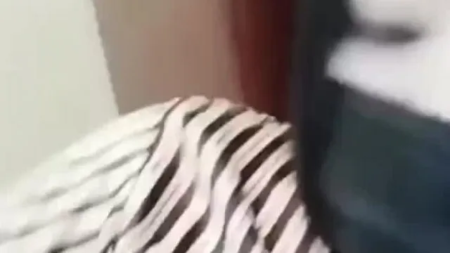 豪乳女神兔兔洗浴中心单刀赴约两个纹身男开好房等着她打扮得像摩罗刹