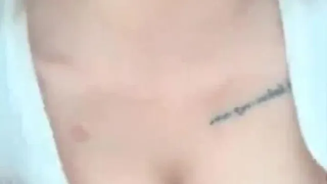 豪放姐户外自慰手淫秀顺便买根火腿喷水大作战