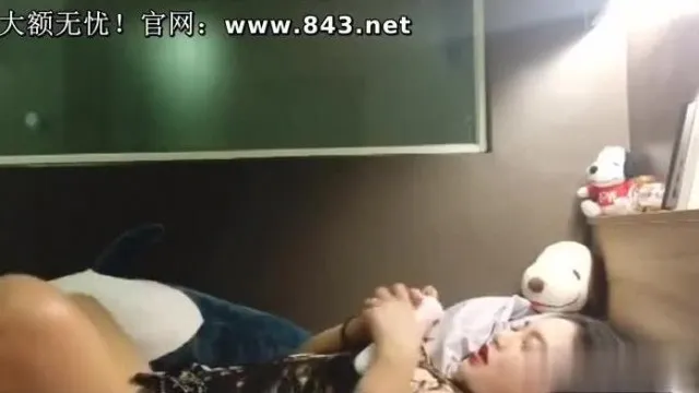 偷拍骚富婆和自己包的小白脸玩性爱游戏被流出