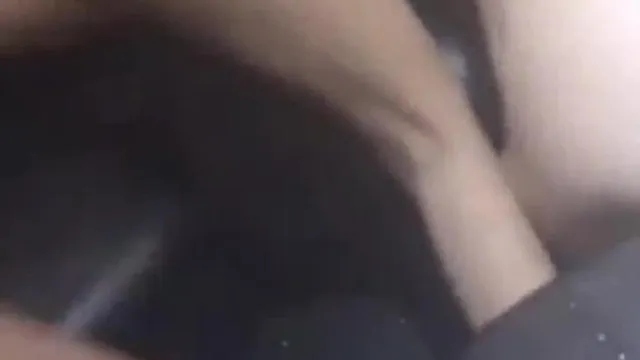 台湾传播妹竟然可以性交一边干她一边命令她拿麦克唱歌最后再射她满脸
