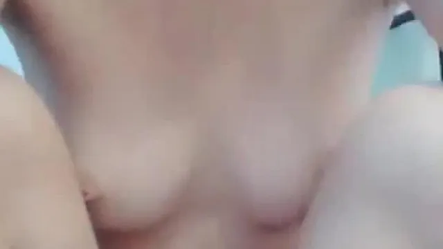 淫蕩美乳白虎嫩妹跟開蜜男友到情趣旅館被吊起來嘿咻偷情自拍