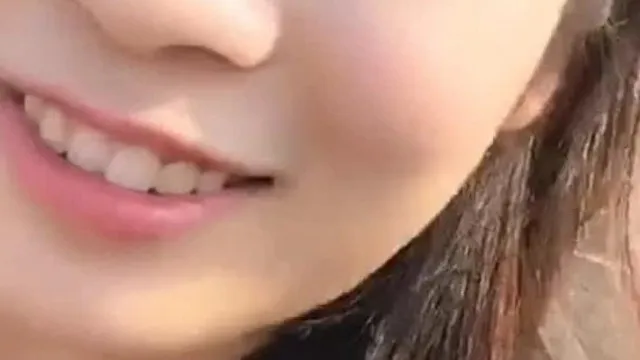 司機擔心不敢操妹急的說師傅求你幹我一砲,我給你雙倍車費