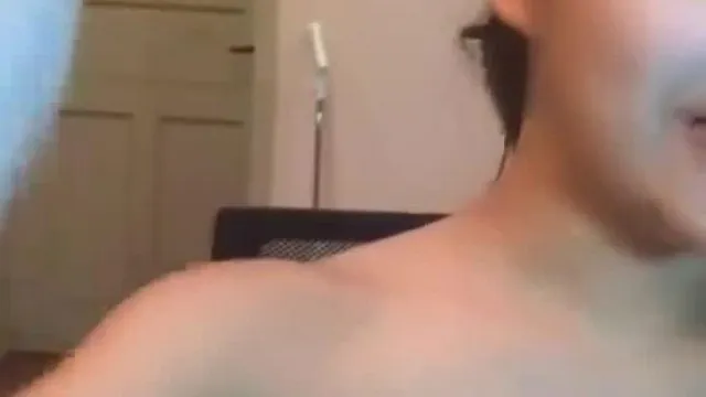 映客美女主播雪梨枪大尺度高清直播洗澡刮毛