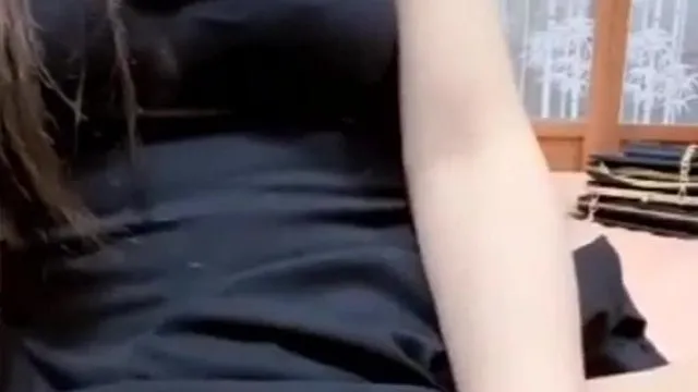 巨乳白虎一线天女网红抠逼磨穴真的非常诱人