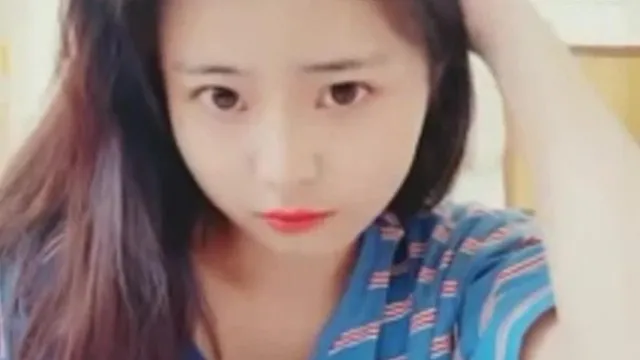 值高身材丰满美女主播吴果果收费直播秀 和炮友口交啪啪