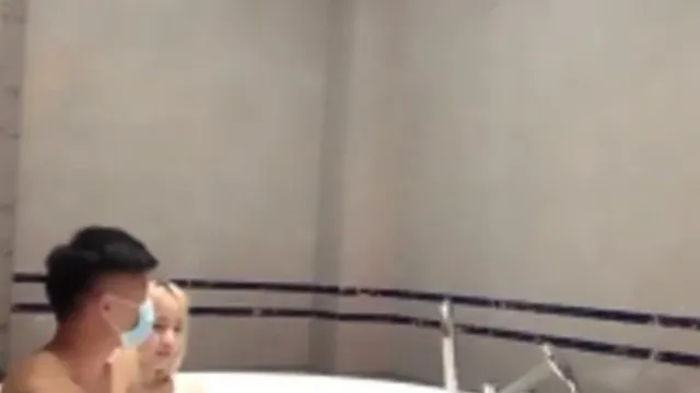 00后小姐姐 高颜值极品身材的小美女和炮友开情趣房 口交 添B 啪啪大秀 非常精彩