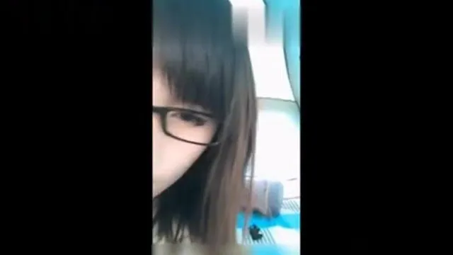 La meilleure déesse avec de beaux seins, Charming Heart, joue avec sa chatte tendre et ses beaux seins dans la tente du camping. Elle jouit et crie et gémit Puis elle va à la voiture et continue de jouer des dialogues sales. définition 1080P version complète.