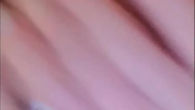 Une jeune célébrité Internet avec de belles jambes et un meilleur ami avec de belles jambes charnues, l'un avec des bas charnus et l'autre avec des bas noirs, font l'amour avec un frère cadet. Le frère cadet est tellement béni sexuellement qu'ils se relaient pour avoir un 3P. , qui est un rêve d'homme. La déesse montre son visage.