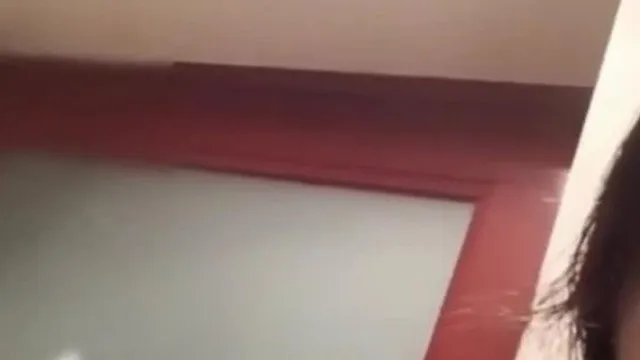 宅男女神笙笙收费房洗澡自拍，拿大JB捅自己