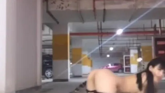 A deusa em constante mudança, Charming Heart, realiza uma performance sangrenta no estacionamento subterrâneo de uma garota do futebol, uma enfermeira e uma assassina. Ela deve ter ficado chocada quando entrou e estacionou o carro.