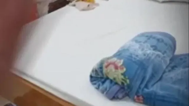 Wild Wolf Attacks. El hermano Long se junta con una chica guapa de buena familia y regresa a la casa de alquiler para tener sexo en vivo. Esta vez la chica es bastante atractiva y el diálogo es interesante.