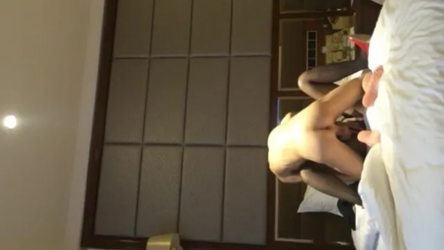 就爱这一味 不穿内裤黑丝肉欲女王丝袜开洞直接肏