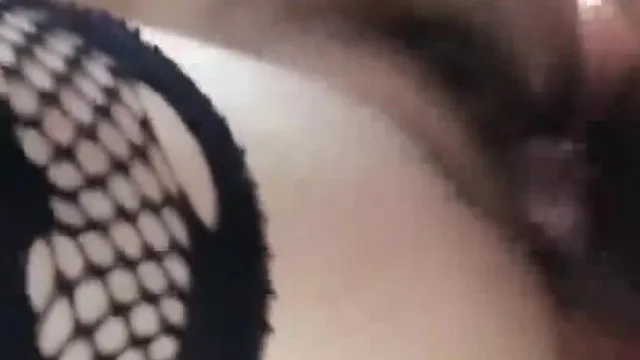 对白淫荡网红美美精彩演绎公公提前回家带着铁链和媳妇玩SM啪啪 再用力来两下射里面