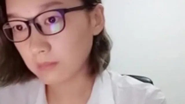 十个眼镜九个骚职业装斯文眼镜女白领兼职女主播网约纹身古惑仔炮友家里啪啪