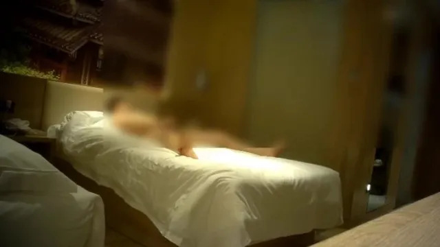 内射美乳熟女，床上干完站者再干，美女求饶中