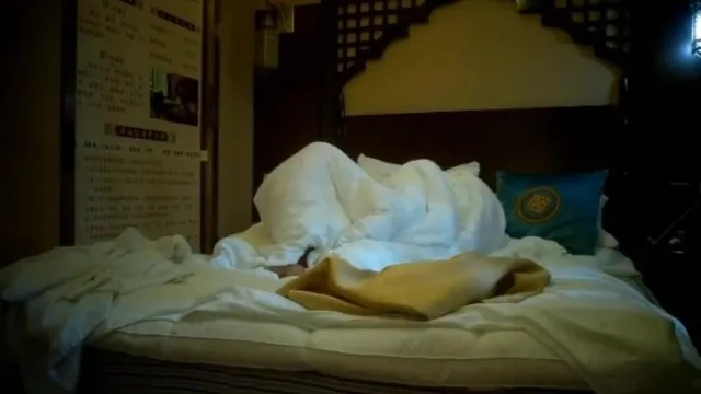 Симпатичная жена занялась сексом с начальником мужа, и то только ради мужа