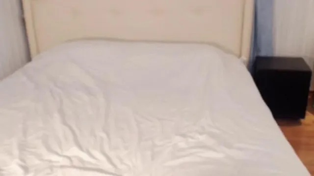这个我可以!!超性感双唇配上豪乳车头灯想一头埋进她的双峰里